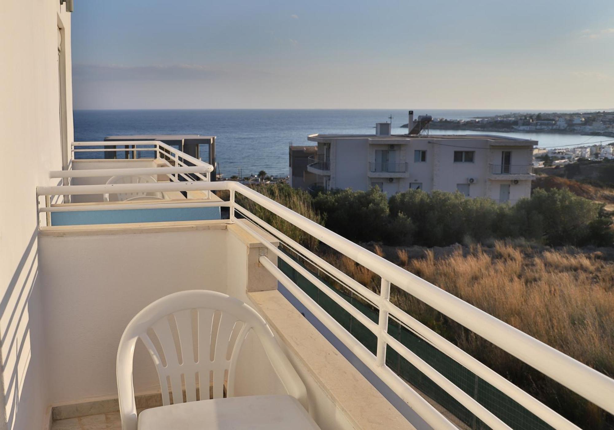 Helios Studios & Apartments Makrýgialos 외부 사진