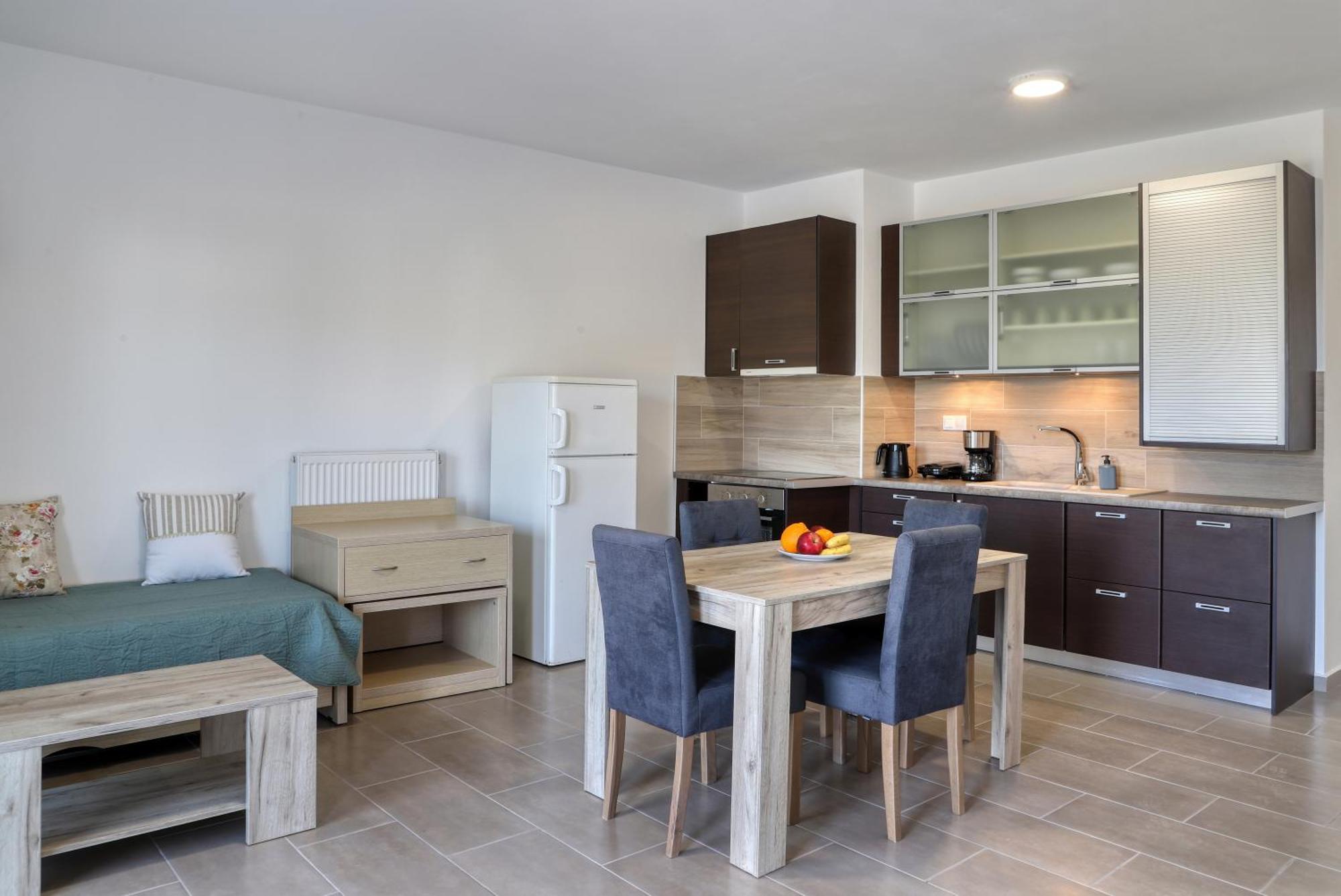 Helios Studios & Apartments Makrýgialos 외부 사진