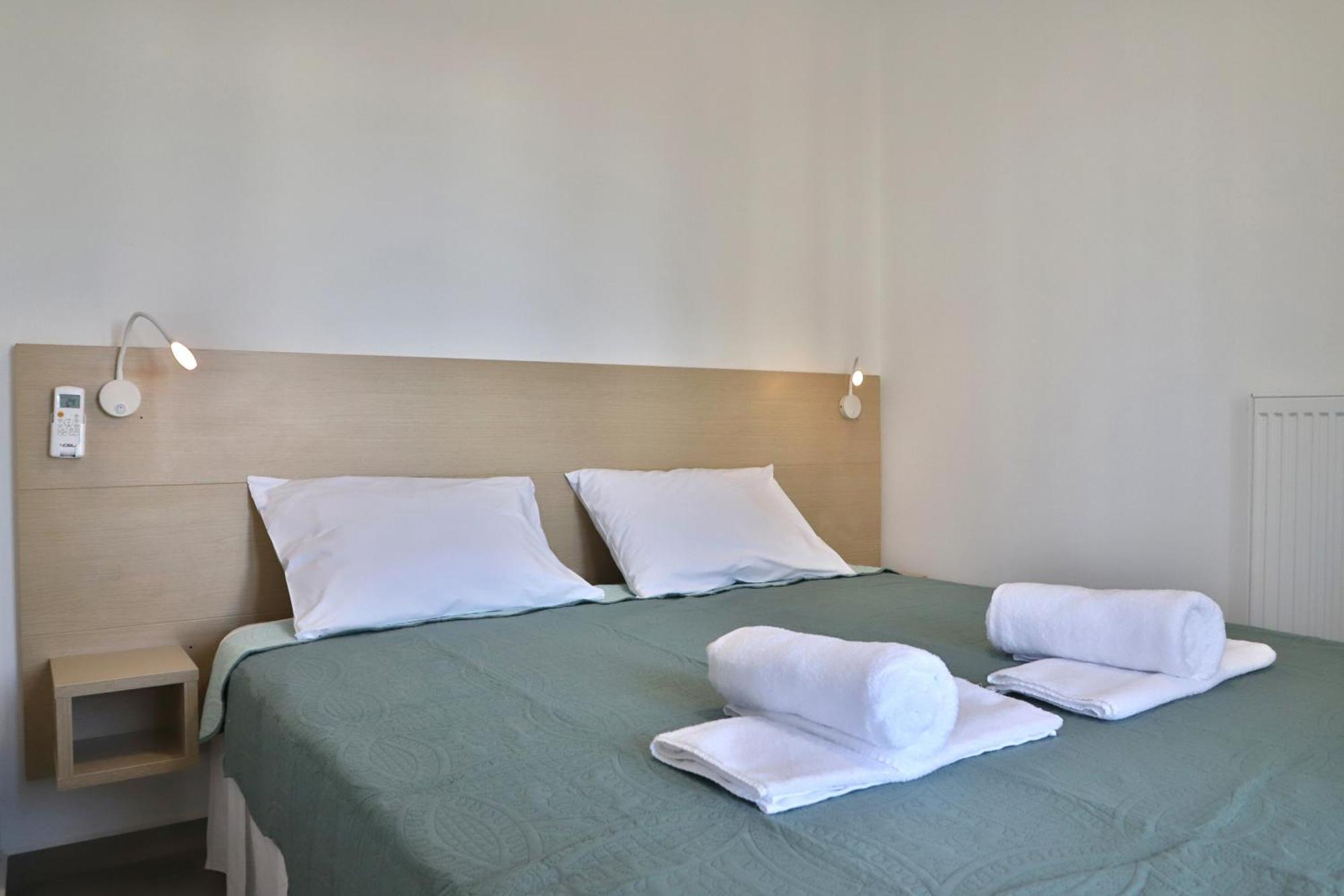 Helios Studios & Apartments Makrýgialos 외부 사진